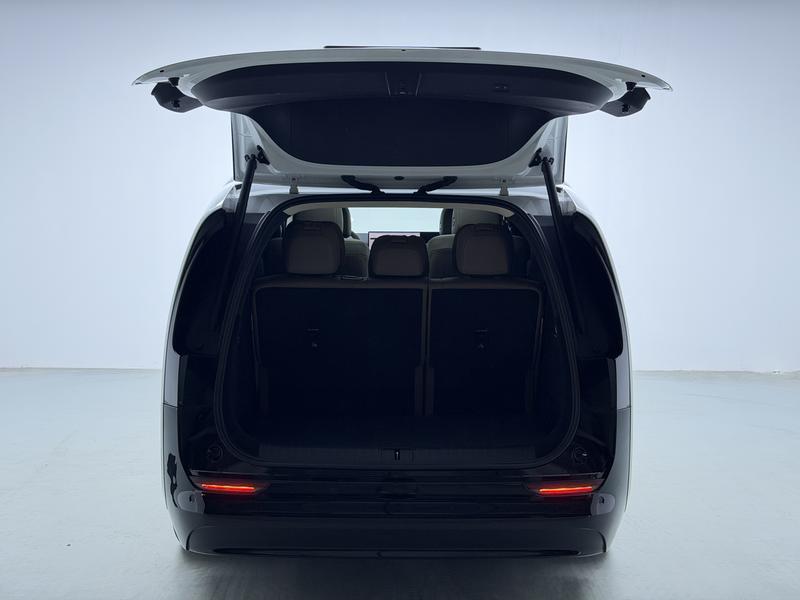 Li Auto Ideal MEGA 2025