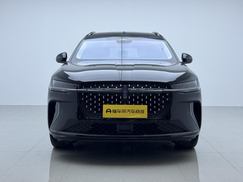 Lincoln Voyager 2023
