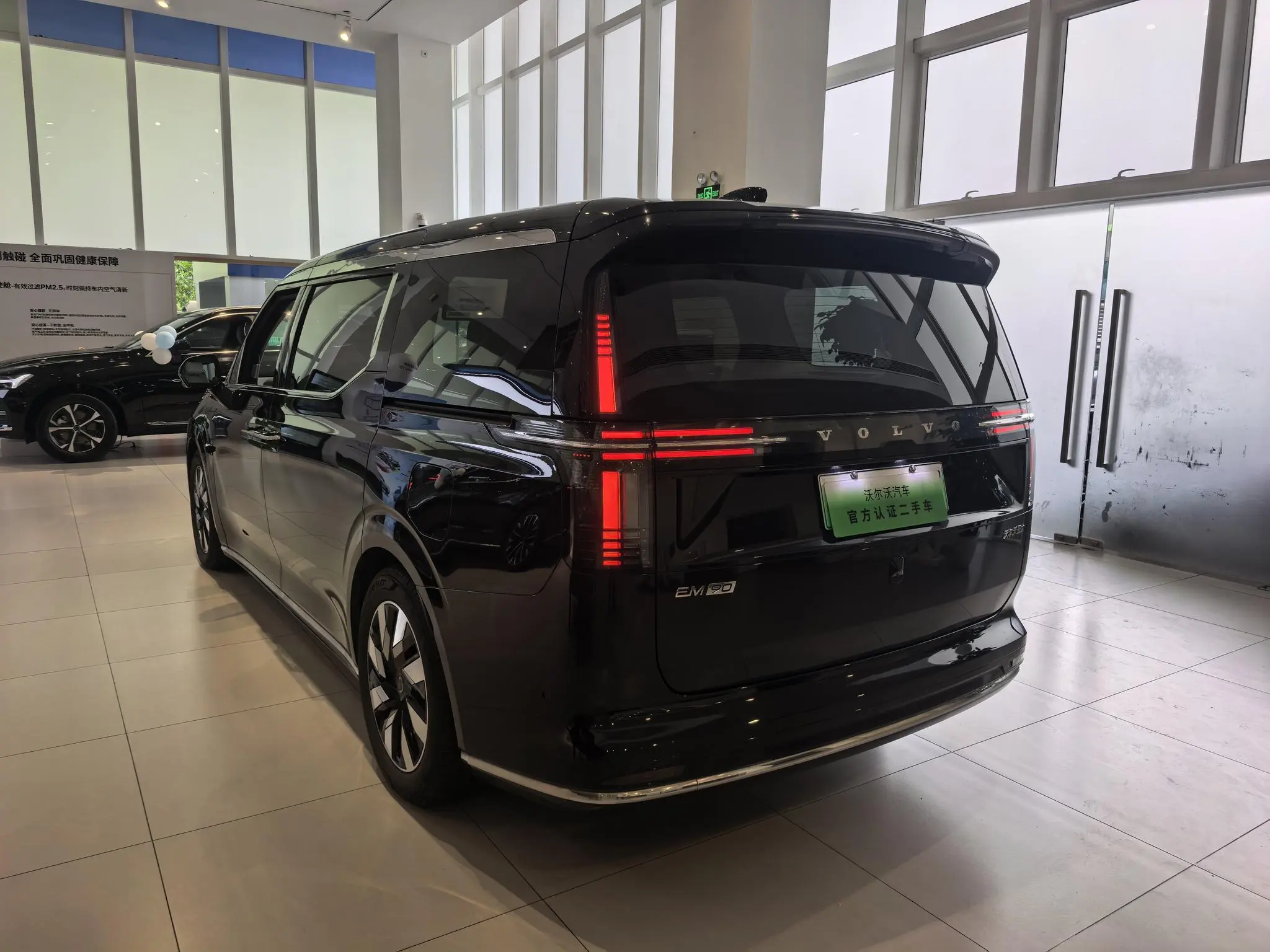 Volvo Volvo EM90 Ultra six seats