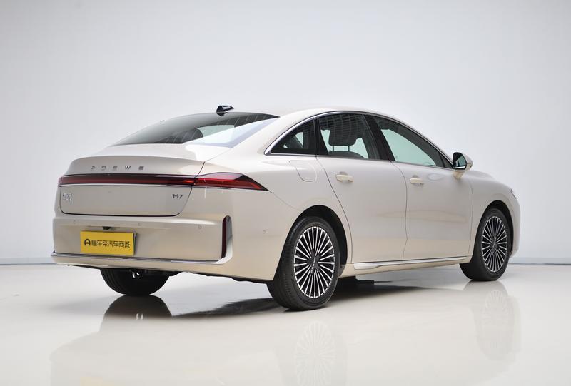 Roewe Roewe M7 DMH 2025