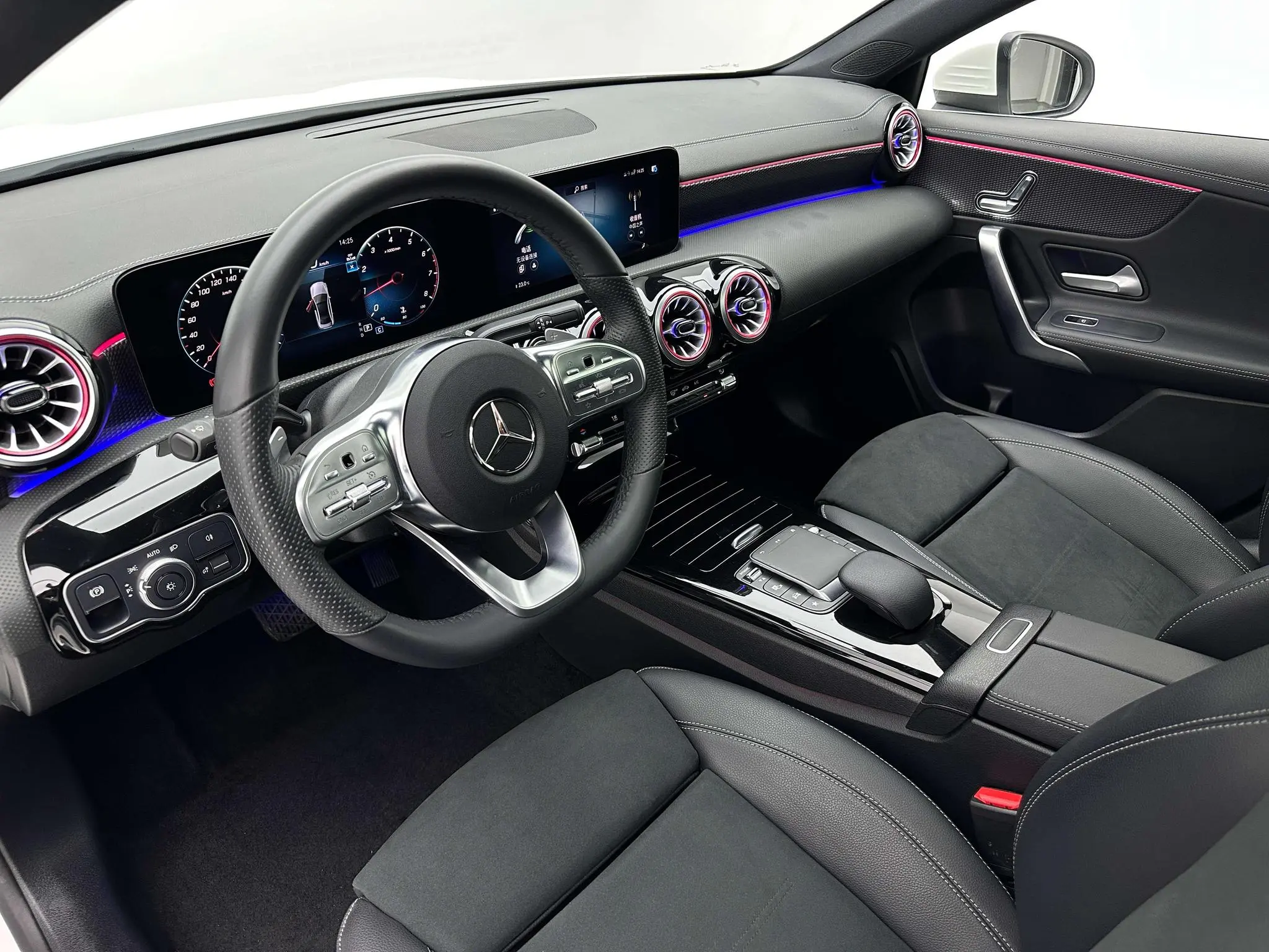 Mercedes-Benz Mercedes-Benz A-class Second facelift A 200 L sports sedan fashion version