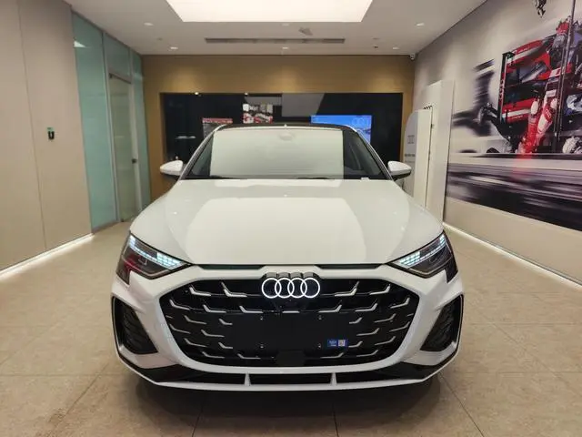Audi Audi A3 Sportback 35 TFSI Flying Spur Exclusive Type