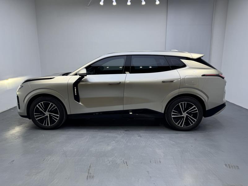 Lynk & Co Lynk&Co 08 EM-P 2024
