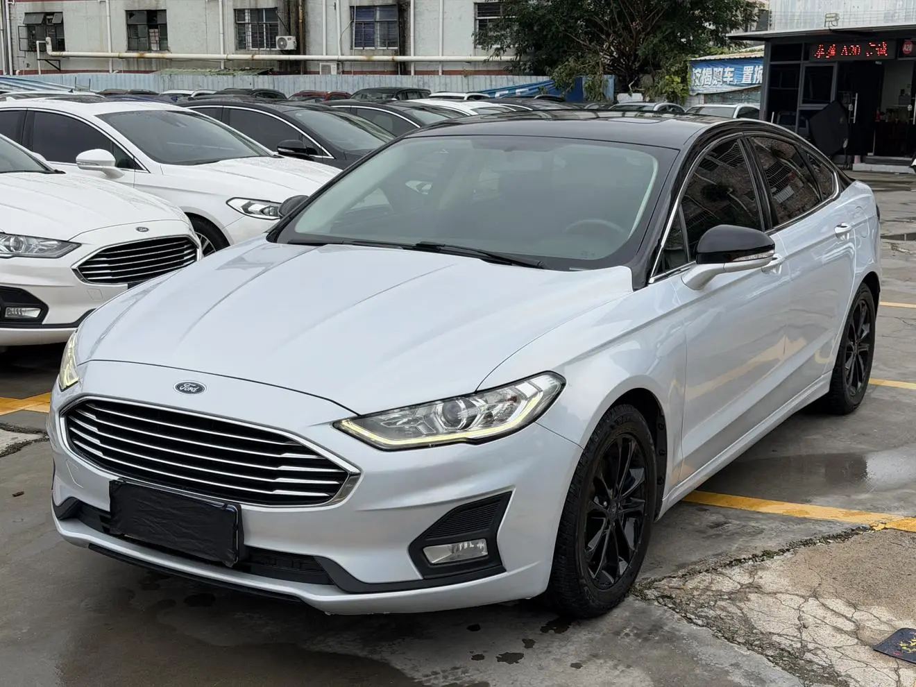Ford Mondeo EcoBoost 200 fashion type