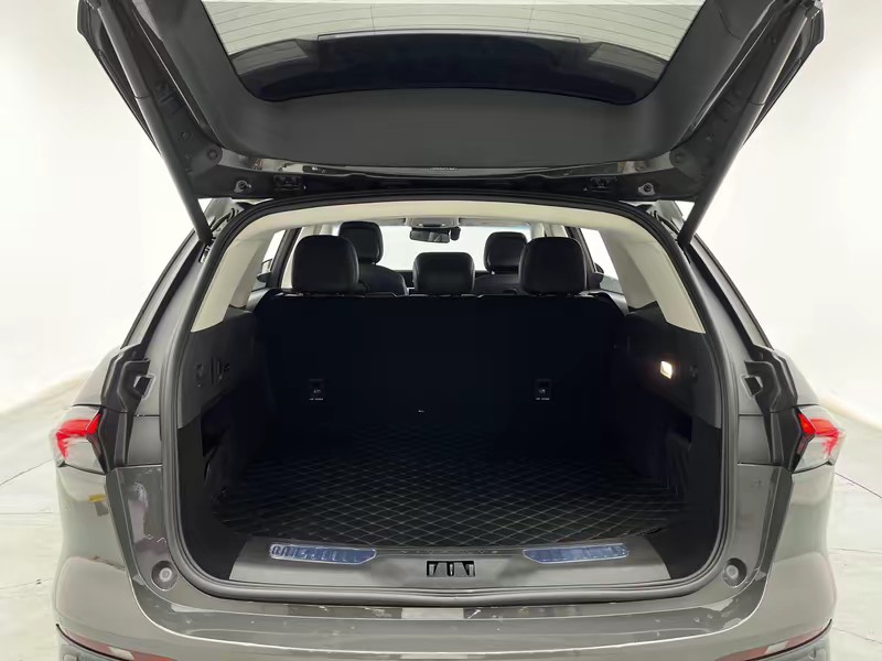 Lincoln Voyager 2023
