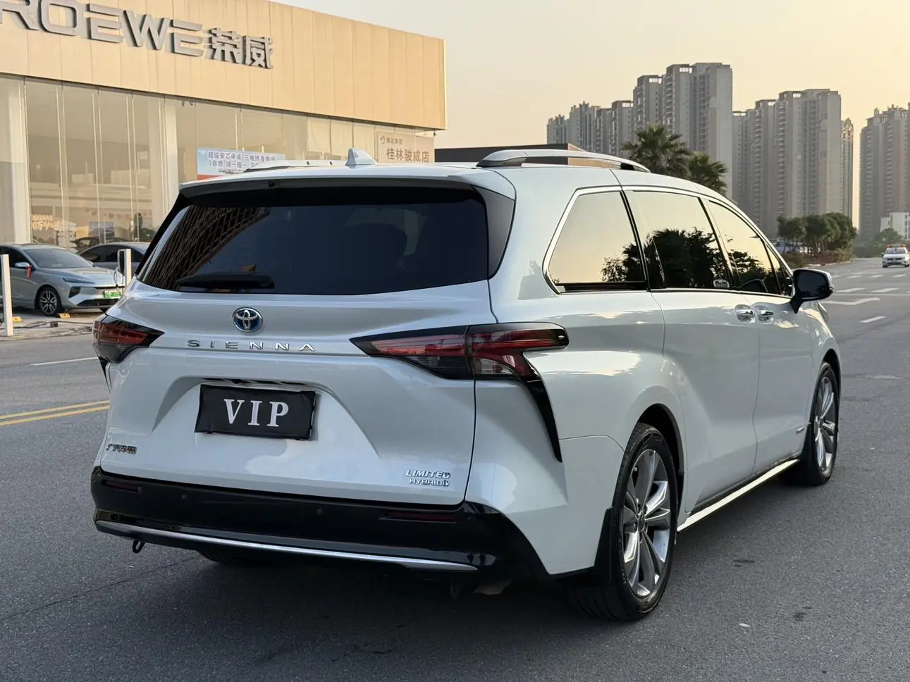 TOYOTA Saina Dual engine 2.5L Premium Edition