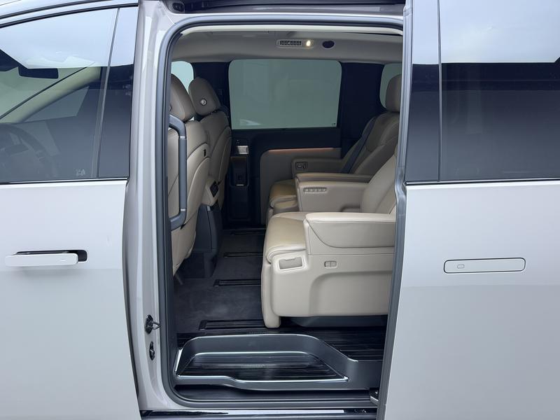 Li Auto Ideal MEGA 2025