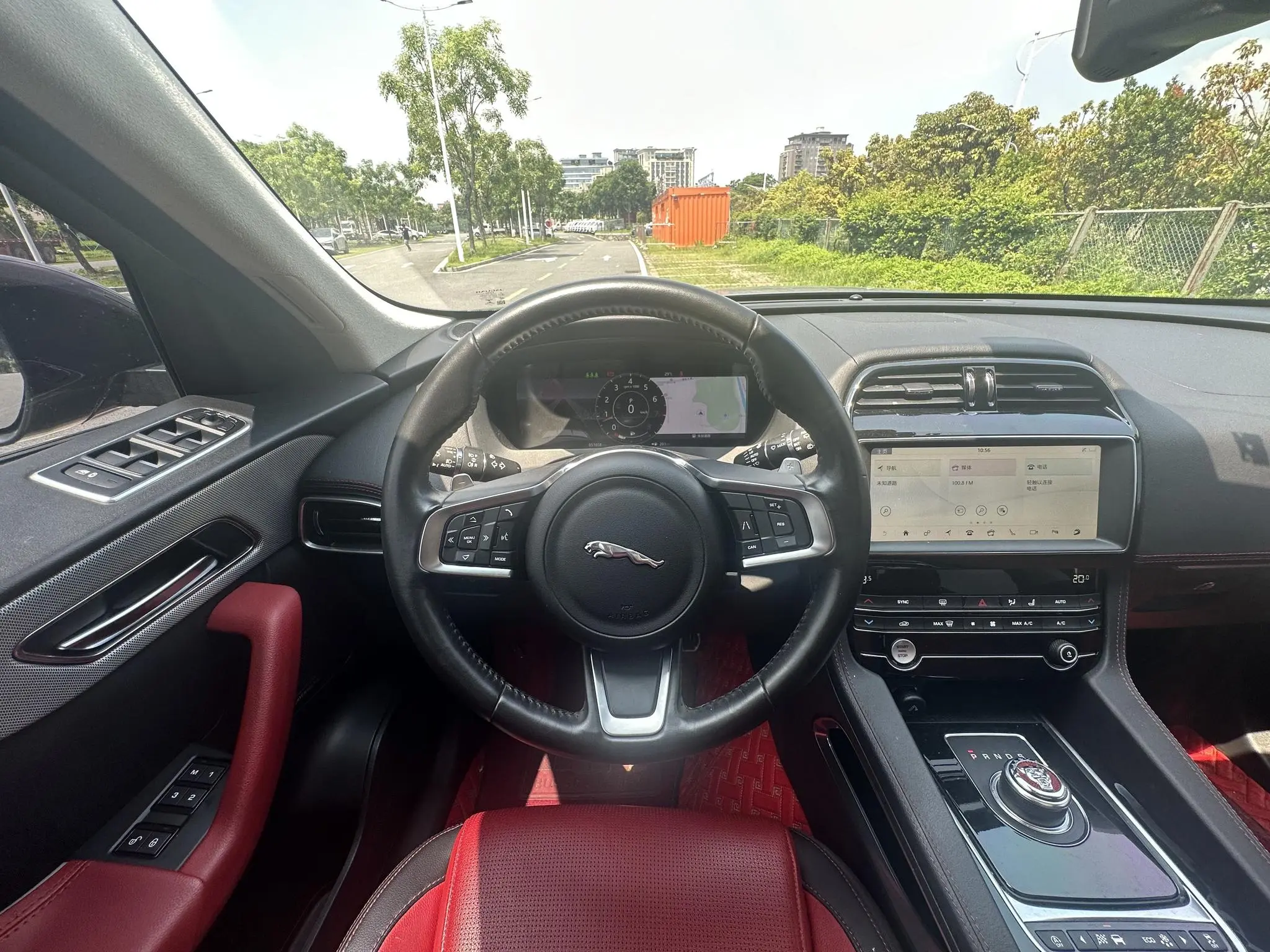 Jaguar Jaguar F-PACE 2.0T four-wheel drive race flag version