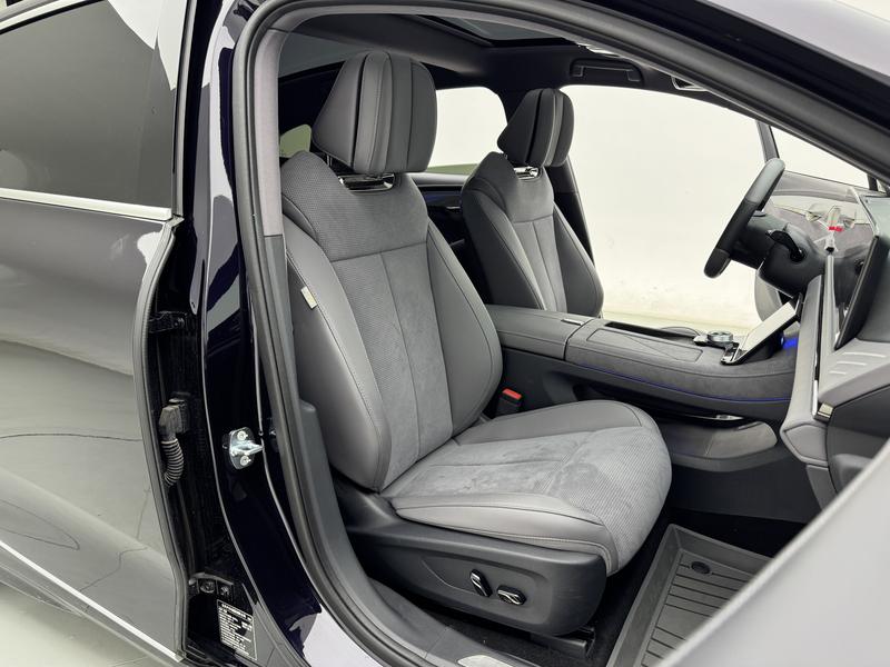 Voyah Lantu Chasing Light PHEV 2024