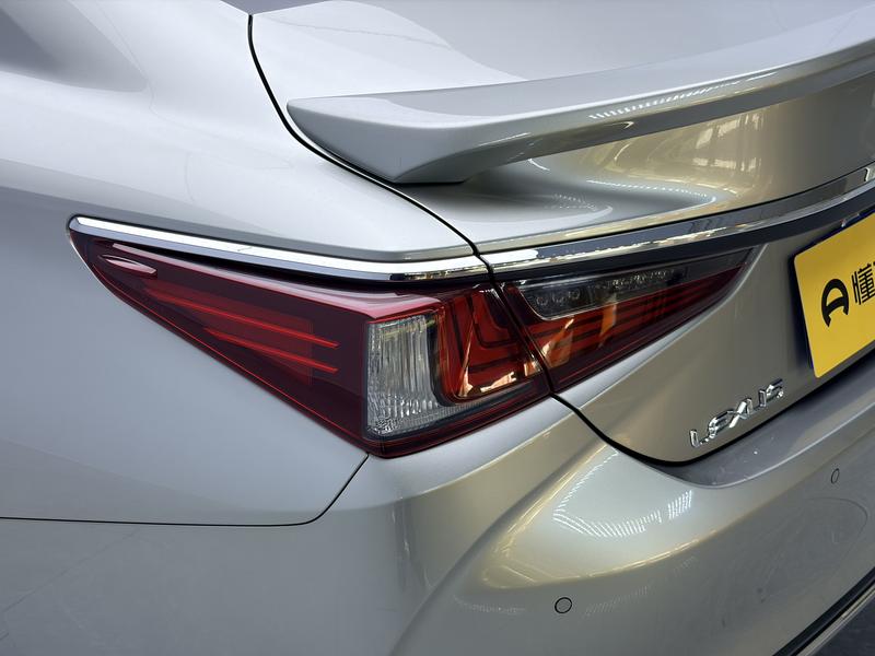 Lexus Lexus ES 2021