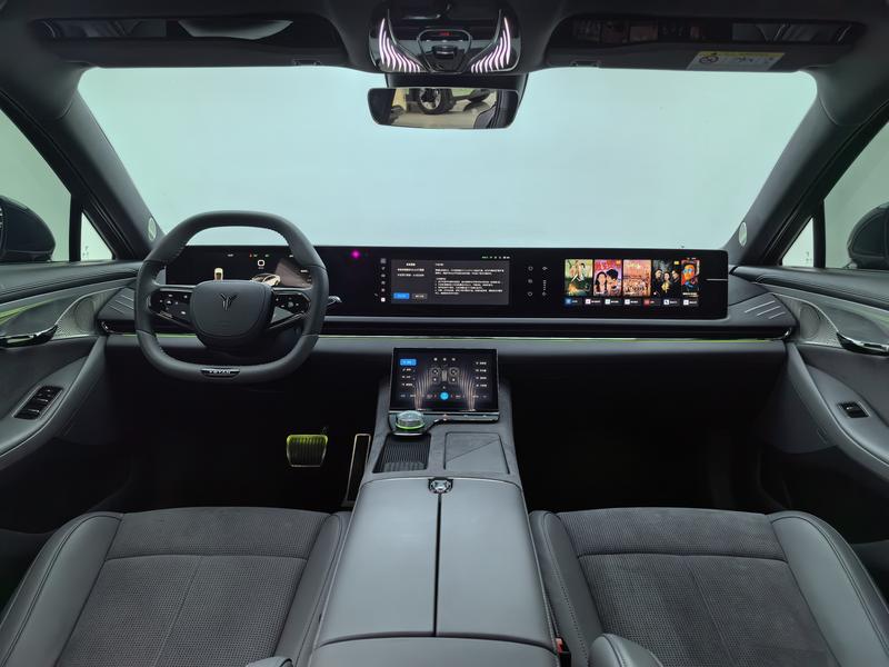 Voyah Lantu Chasing Light PHEV 2024