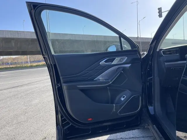 Hongqi Hongqi HS7 PHEV 2.0T four-wheel drive Qichang version 6 seats