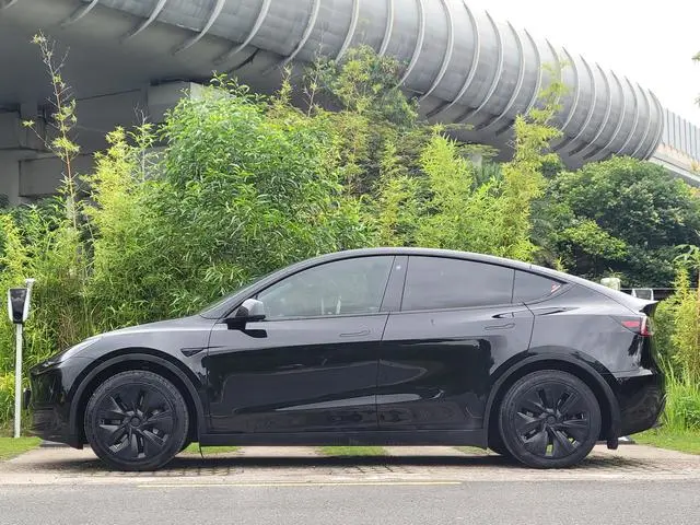 Tesla Model Y Facelifted rear-wheel drive version