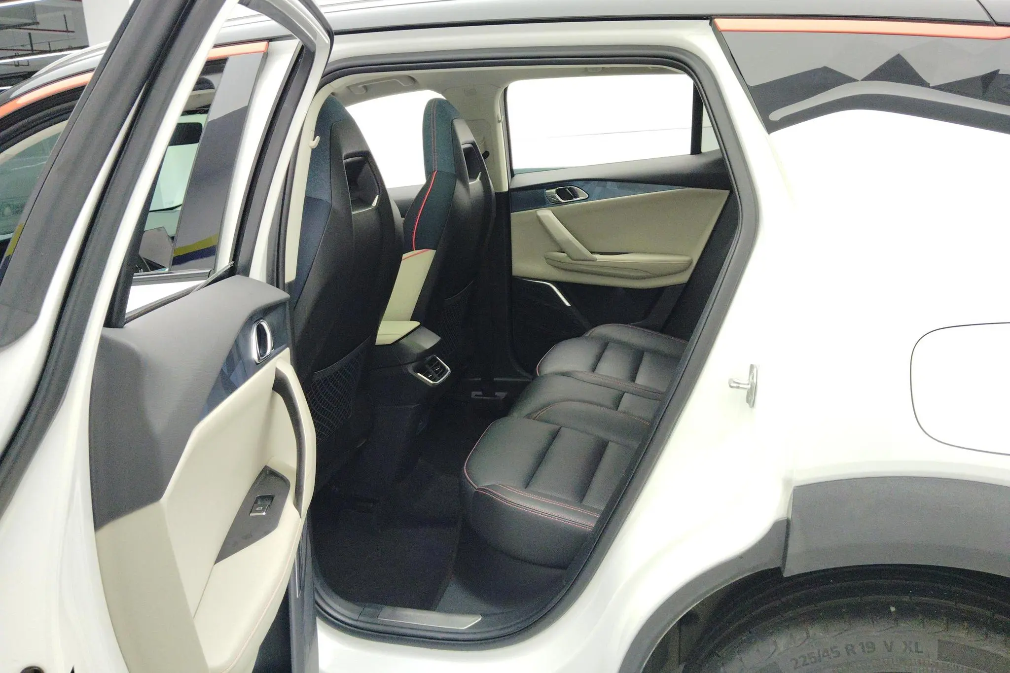 LYNK & CO Lynk 06 1.5T Yao Halo