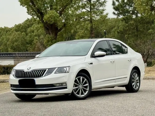 Skoda Octavia ZI230 DSG Smart Bank Deluxe Edition