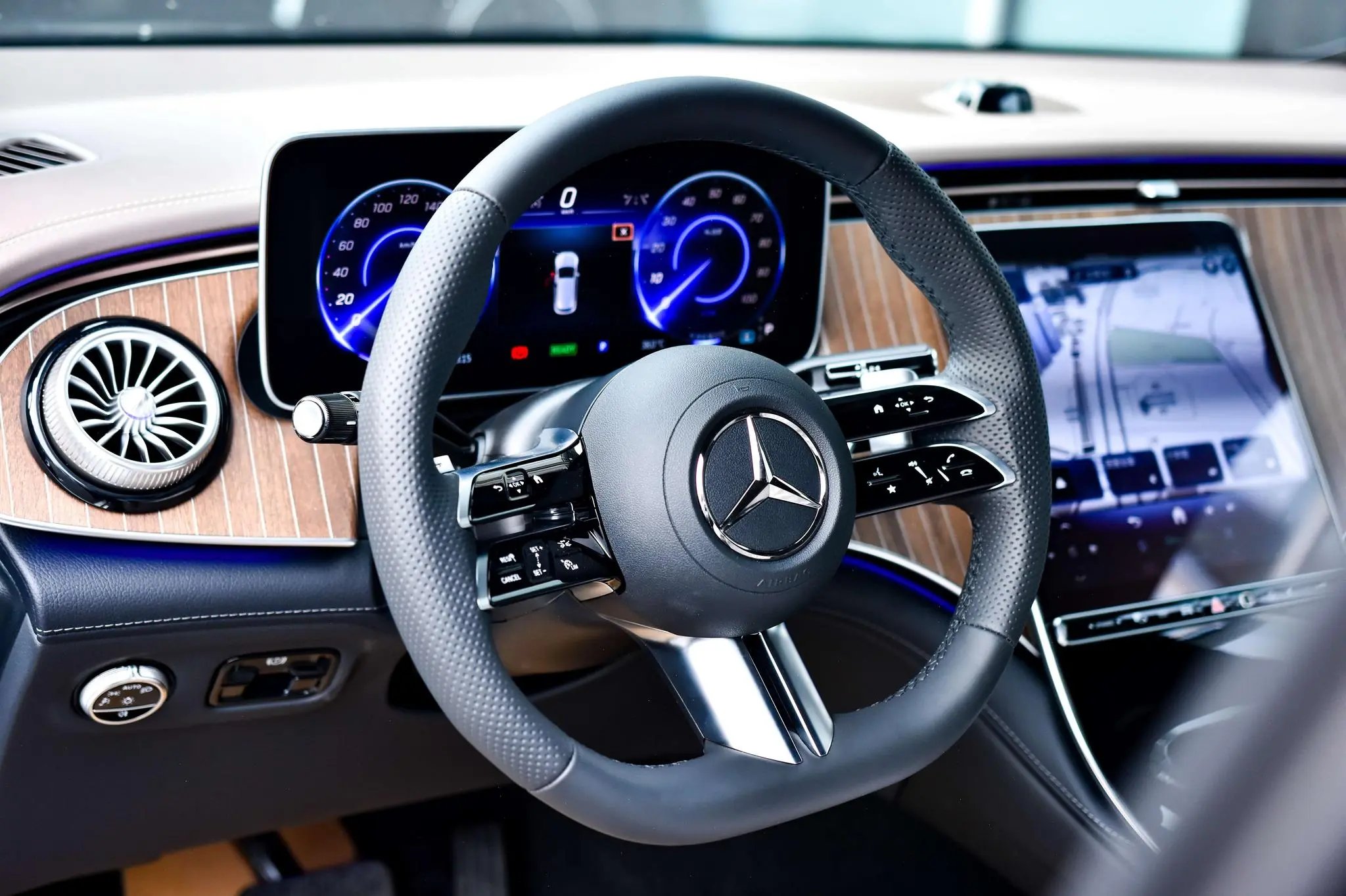 Mercedes-Benz Mercedes-Benz EQE SUV EQE SUV 500 4MATIC Pioneer Edition