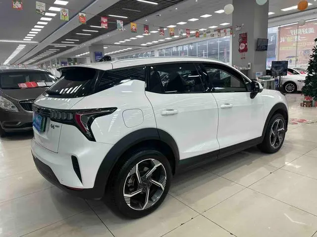 LYNK & CO Lynk & Co. 06 EM-P PHEV Remix Pro