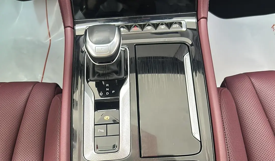 Hongqi Hongqi H5 1.5T DCT Zhilian Flag Rhyme Version