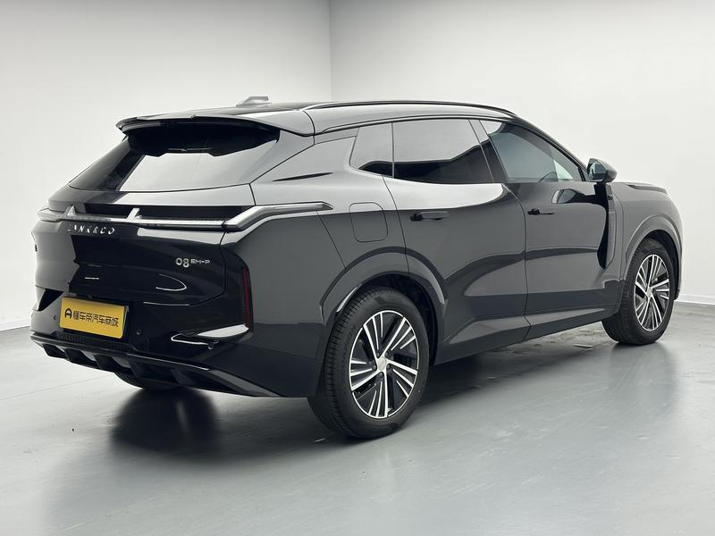 Lynk & Co Lynk&Co 08 EM-P 2025