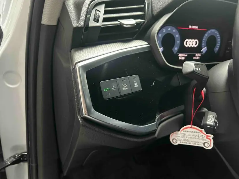 Audi Audi Q3 35 TFSI fashion and elegant