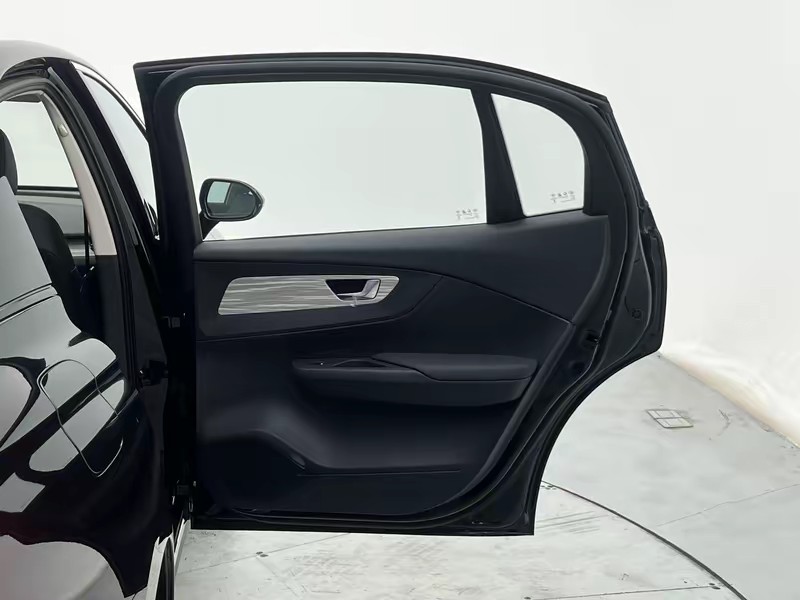 Hongqi Hongqi E-QM5 2025