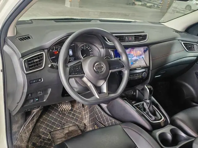 Nissan Qashqai 2.0 L XV Smart Edition