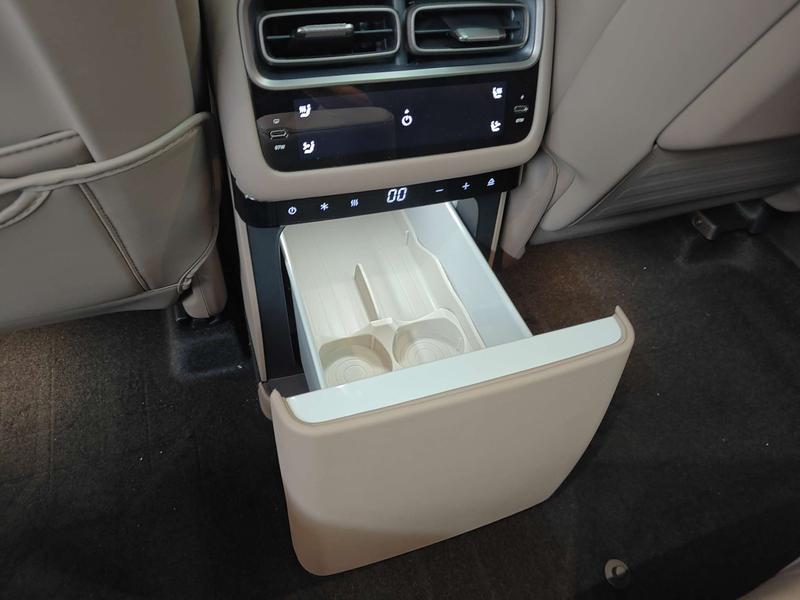 Li Auto Ideal i6 2025