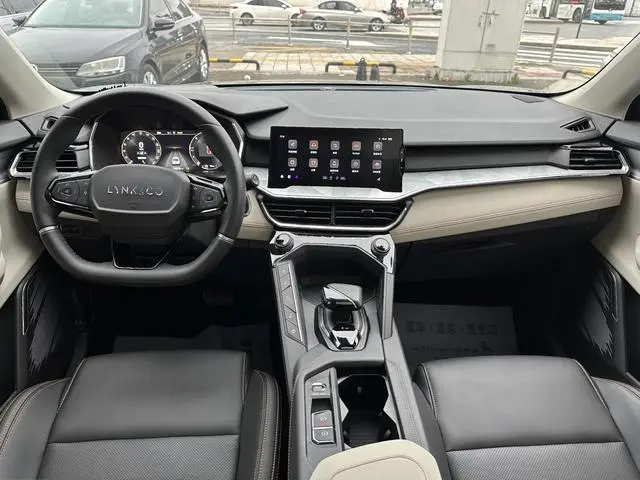 LYNK & CO Lynk & Co. 06 EM-P PHEV Remix Shero