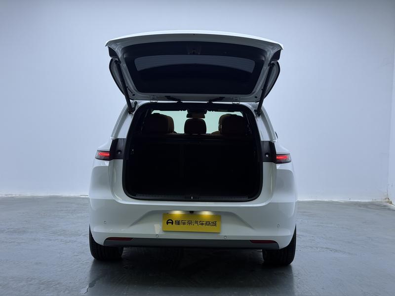 Li Auto Ideal L6 2024
