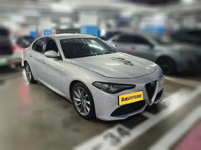 Alfa Romeo Giulia 2.0T 280HP Ti driving control version