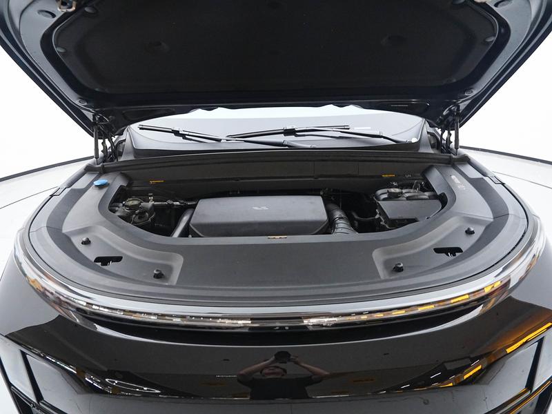 Li Auto Ideal L8 2024