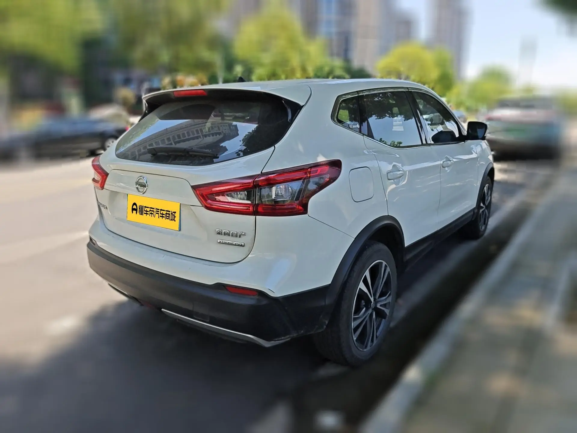 Nissan Qashqai 2.0L CVT Deluxe Edition