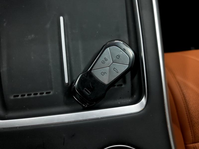 XPeng Xiaopeng G9 2025
