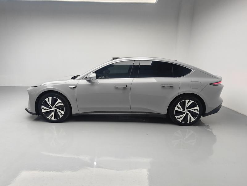 NIO NIO ET5 2024