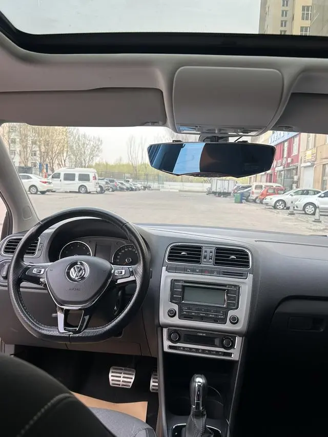 Volkswagen Polo 1.6L Cross Polo automatic