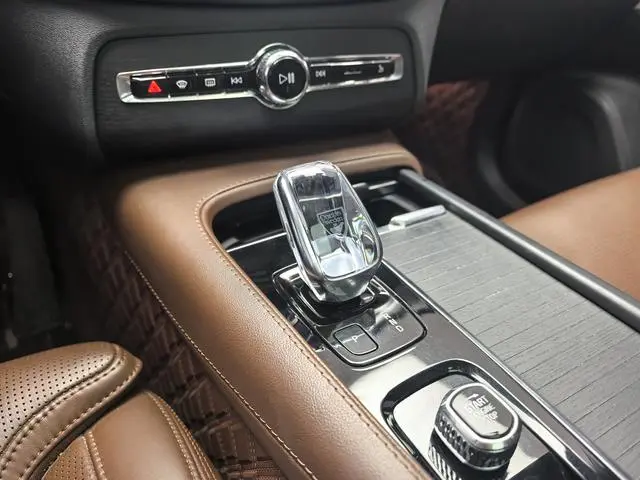Volvo Volvo XC90 PHEV E-drive hybrid T8 Zhizun Deluxe Edition 7 Seats
