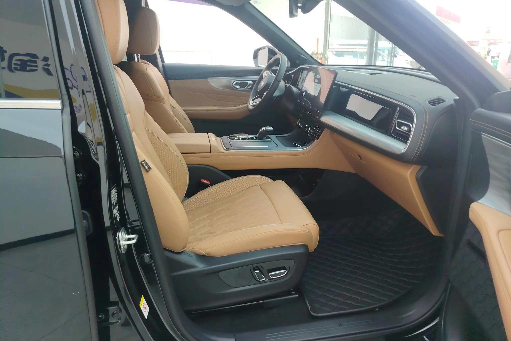 GAC Trumpchi GS8 Pilot Series 2.0 TGDI two-wheel drive Luxury Smart Edition