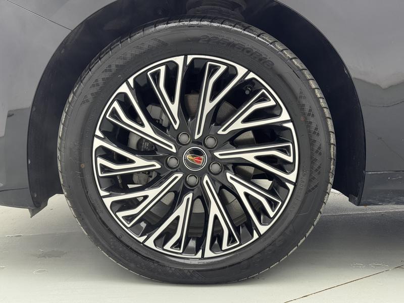 Hongqi Red Flag H5 2025