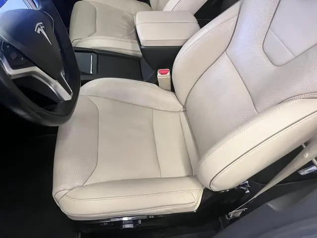 Tesla Model X 90D