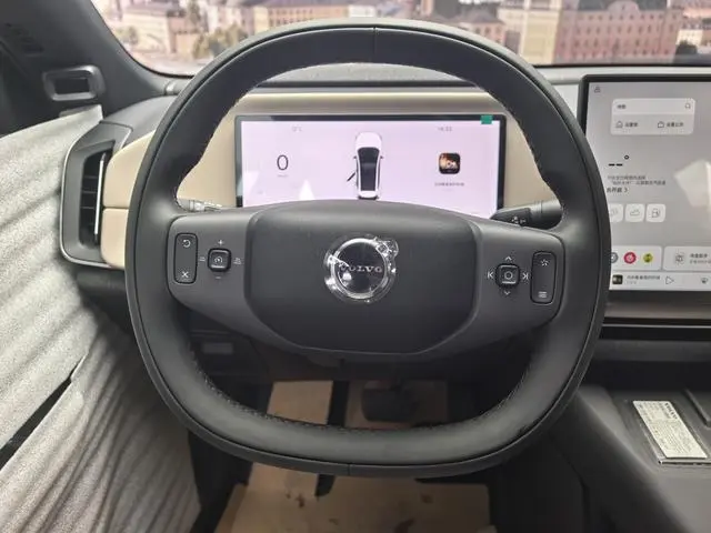 Volvo Volvo XC70 Four-wheel drive, long battery life Plus