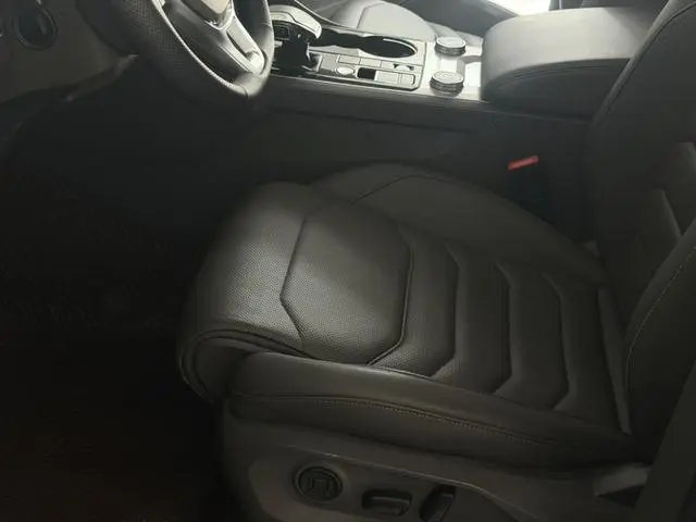 Volkswagen Touareg 3.0 TSI Sharp Front Version Country V