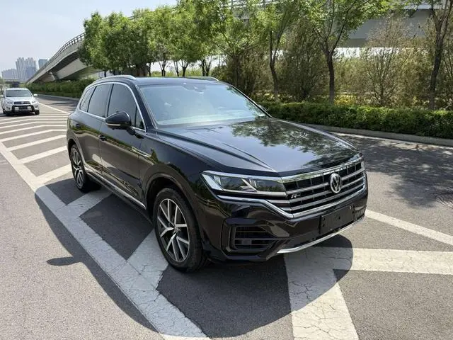 Volkswagen Touareg 3.0 TSI Sharp Front Version Country V