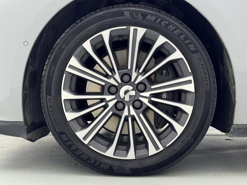 NIO NIO ET5 2024