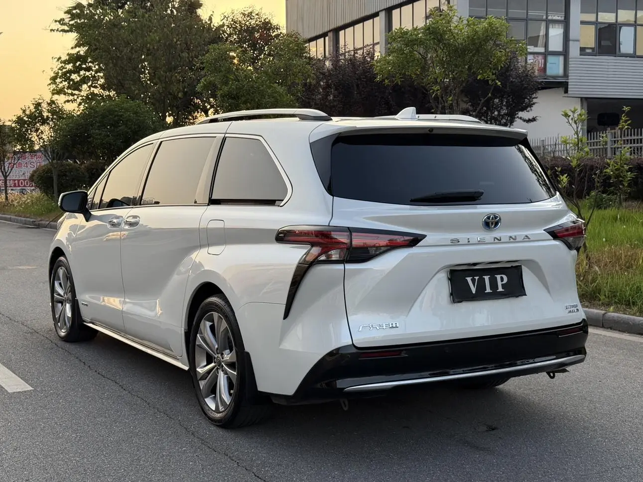 TOYOTA Saina Dual engine 2.5L Premium Edition