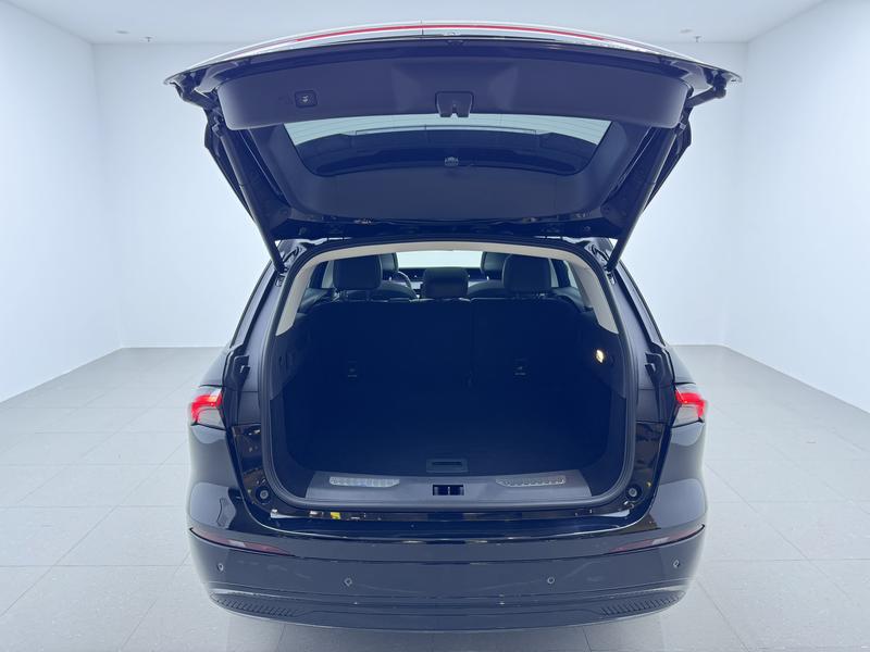 Lincoln Voyager 2023