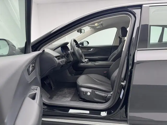Hongqi Hongqi E-QM5 Facelift basic travel version