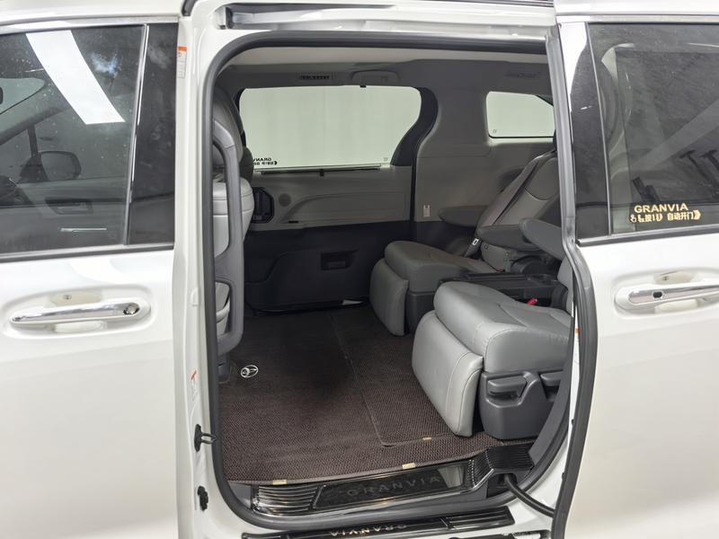 Toyota Gravia 2024