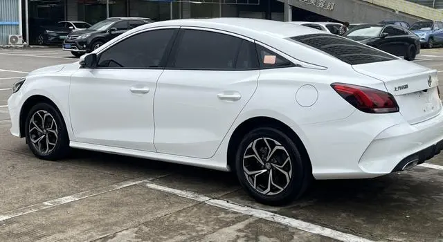 MG MG5 180DVVT CVT Youth Deluxe Edition