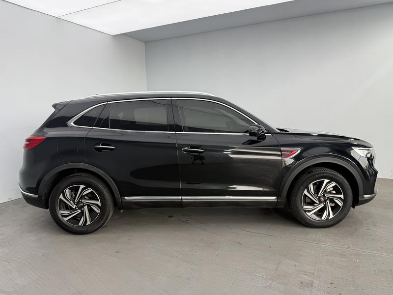 Hongqi Red Flag HS5 2022