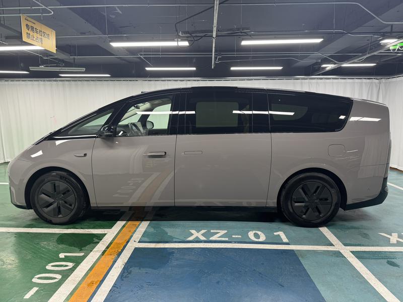 Li Auto Ideal MEGA 2024